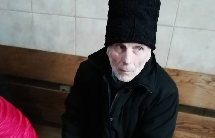 Bătrânul din imagine este Popa Zaharia din Suceava. E halucinant cum l-a fotografiat un padurar
