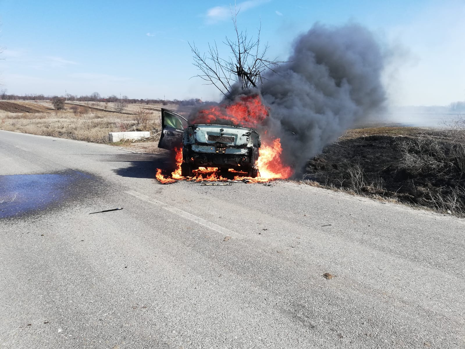 Mașina a ars în întregime