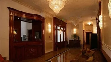 Cel mai luxos hotel din tara a fost scos la vanzare! VEZI AICI cum arata si cat costa!