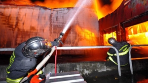 Incendiu de proporții în Prahova, la un service auto