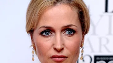 Gillian Anderson, Scully din X Files: Am avut relatii cu femei