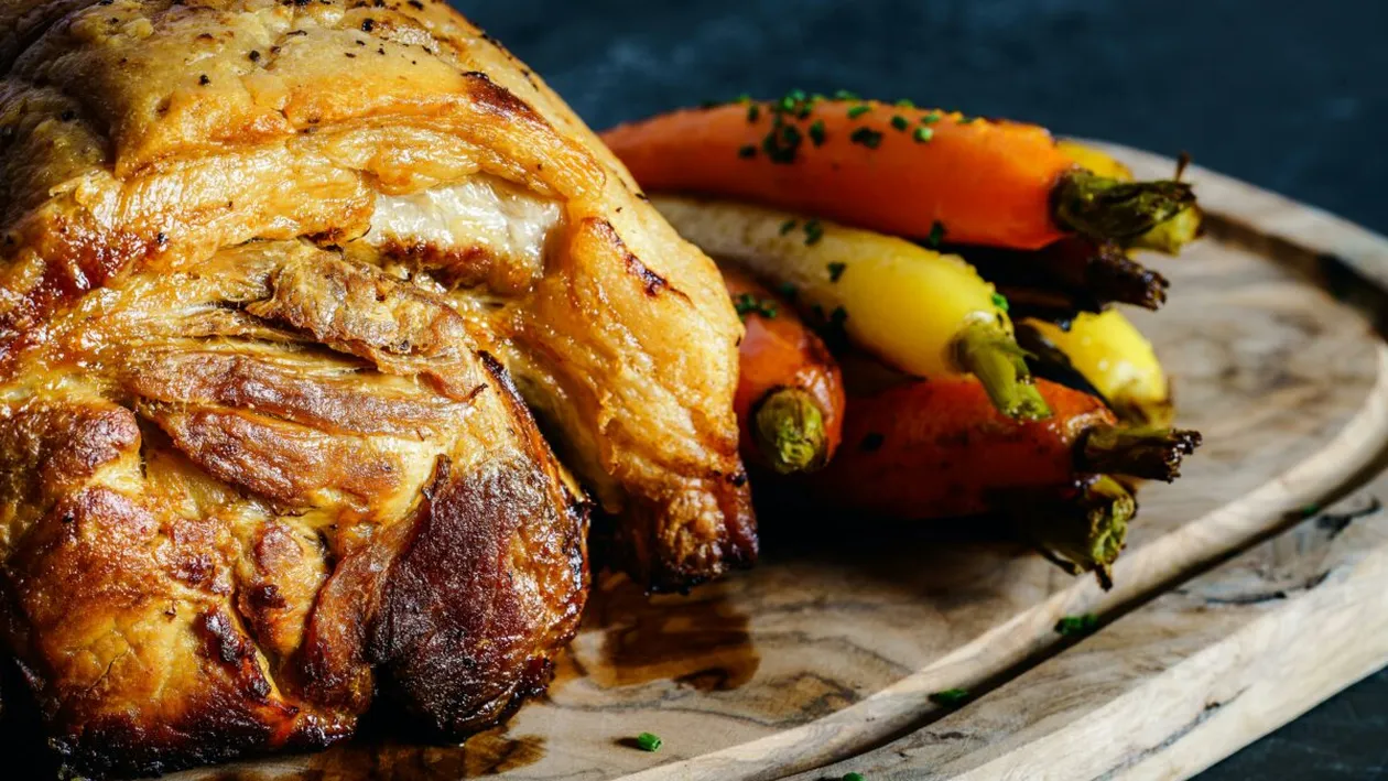 Cotlet de porc din Jimbolia, mâncare de Crăciun cu miros de cetină și vin vechi ca pe vremea lui Radu Anton Roman