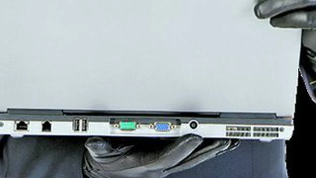 Hotii te fileaza pe internet