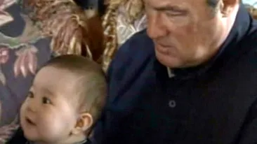 Ce baietel dragalas are Steven Seagal!