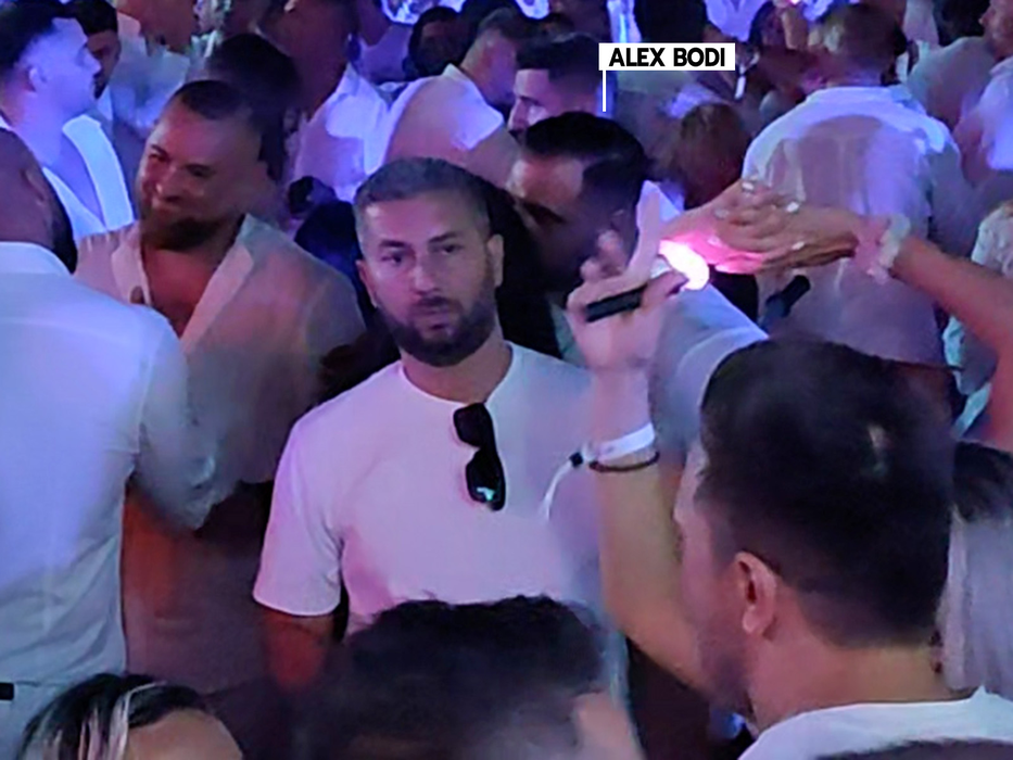 Alex Bodi, super apropiat de o brunetă. Ema Uta este istorie?!