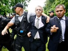 Marcel Hoară, salvat de jandarmi la protestele din 2012