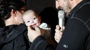 Horia Brenciu se topeste de dragul unui bebelus de doua luni! Oare ii trezeste sentimente paterne?