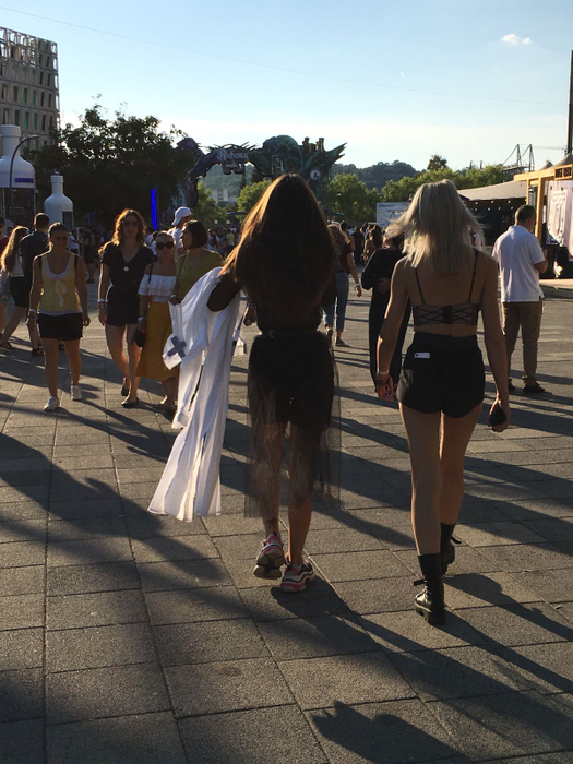 Ioana Grama, într-un OUTFIT provocator la Untold. I-a făcut o declarație de iubire unui artist cunoscut de la noi: “Îl ador pe…”