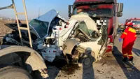 Accident cumplit pe A1! Mașinile s-au transformat în mormane de fiare. Șoferii nu au avut nicio șansă