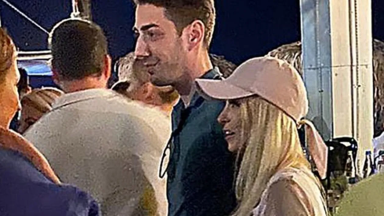 Andreea Bălan, din nou în vacanță alături de Tiberiu Argint. Imaginile i-au dat de gol. FOTO