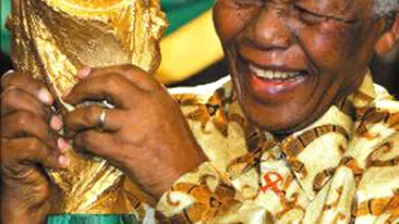 Nelson Mandela si sotia sa au participat la ceremonia de inchidere a Campionatului Mondial din Africa de Sud!
