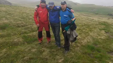 Un bucureștean de 80 de ani s-a rătăcit în Munții Cozia. După cinci ore de stat în ploaie și vânt a fost salvat de jandarmi și salvamontiști