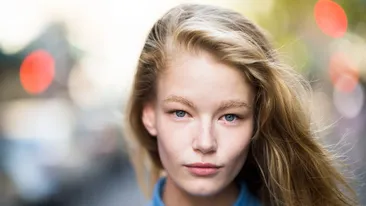 S-a intamplat la o prezentare de moda! Ce a facut un model pe podium! Sunt atat de mandra de mine