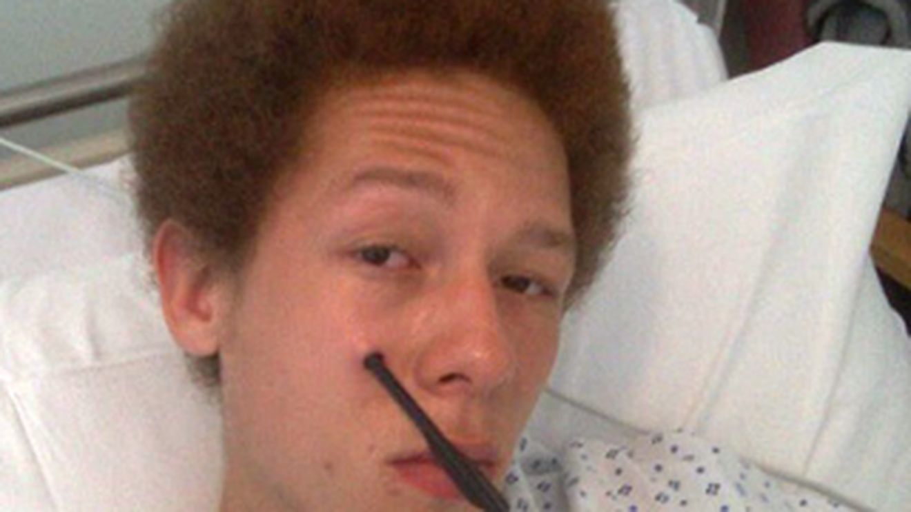 A avut noroc! Un baiat s-a ales cu o sageata in fata din greseala