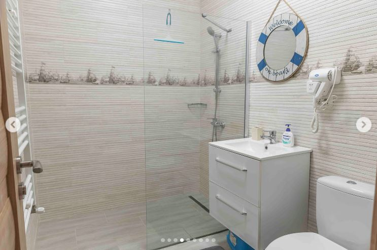 Cum arată apartamentul lui Cabral de la malul mării? Îl vinde complet mobilat şi utilat