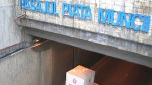 Un tanar s-a aruncat de pe Pasajul Muncii din Bucuresti! Politia si SMURD-ul au venit de urgenta