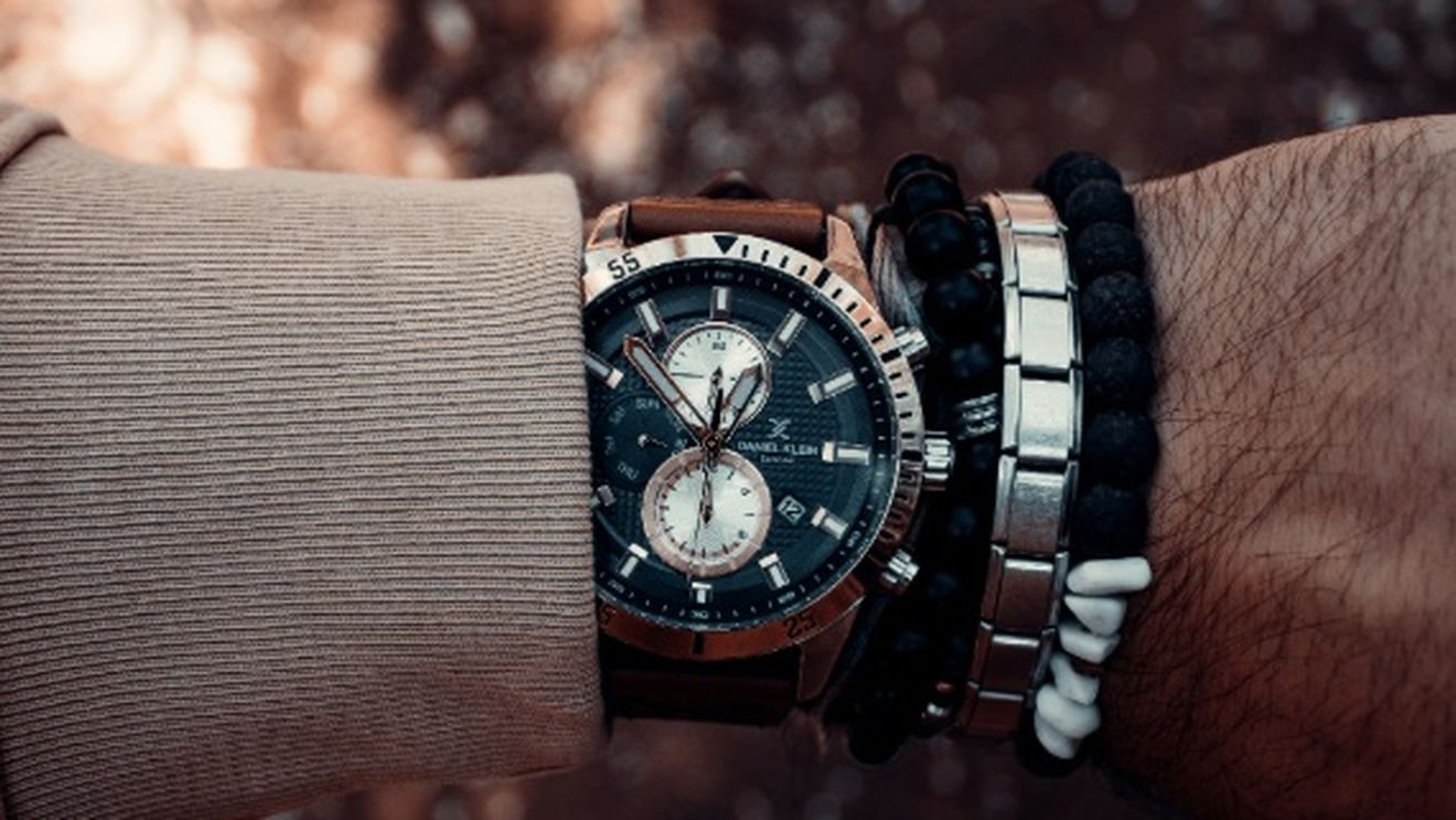 (P) Accesorii care definesc stilul: cum să alegi piesele potrivite pentru un look masculin