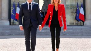 Cum arăta Brigitte Macron în tinereţe, atunci când preşedintele Franţei s-a îndrăgostit de ea