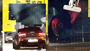 Ruby se plimbă ca o Regină prin București, cu Aston Martin de 165 mii € + șofer