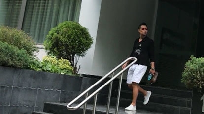 VIDEO EXCLUSIV cu bogătaşul japonez. Ce ”ruşine” a păţit samuraiul milionar după ce Rolls-ul de 300 mii € a parcat la scară 