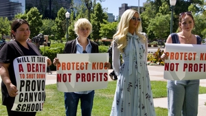 Paris Hilton obține o victorie după ani de luptă. Școala unde spune că a fost abuzată își pierde licența