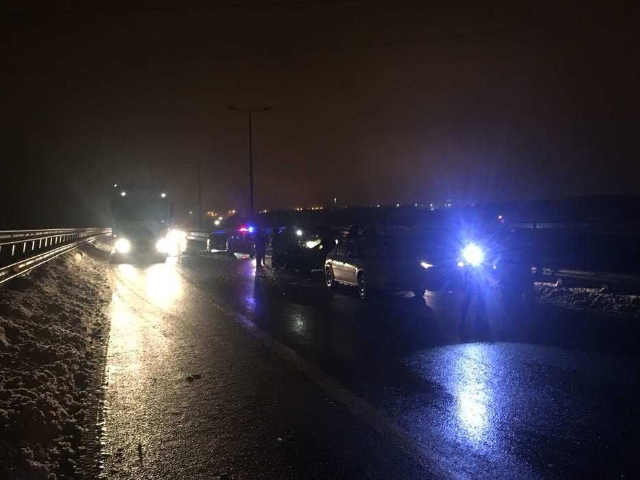 Carambol pe autostrada București-Pitești, vineri seară. 12 mașini au fost implicate!