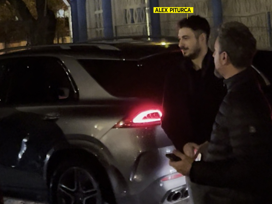 Alex Pițurcă, sub "supravegherea" prietenului Cristinei ICH (Foto: CANCAN.RO)