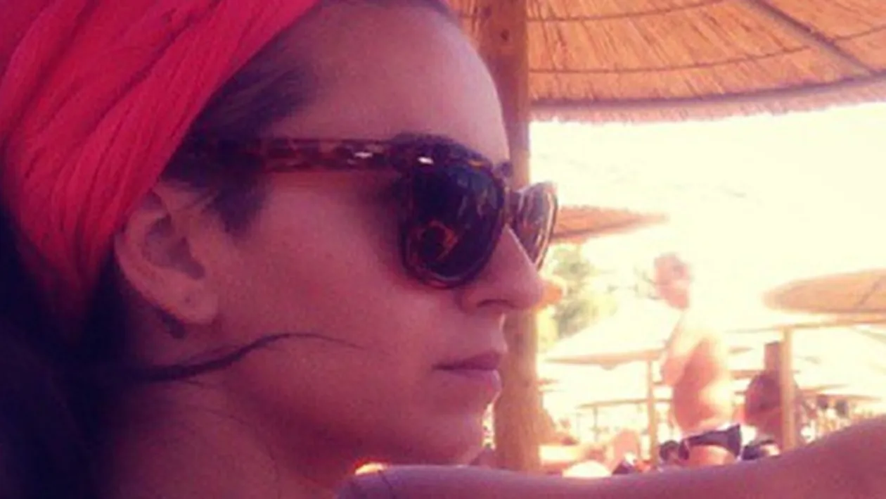 S-a dezbrăcat, a intrat în apă şi a reacţionat aşa! Ce s-a întâmplat cu Giulia în momentul în a care făcut o baie în mare?