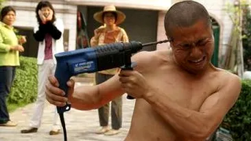 O familie chineza a angajat un calugar shaolin pentru a-si proteja fetita