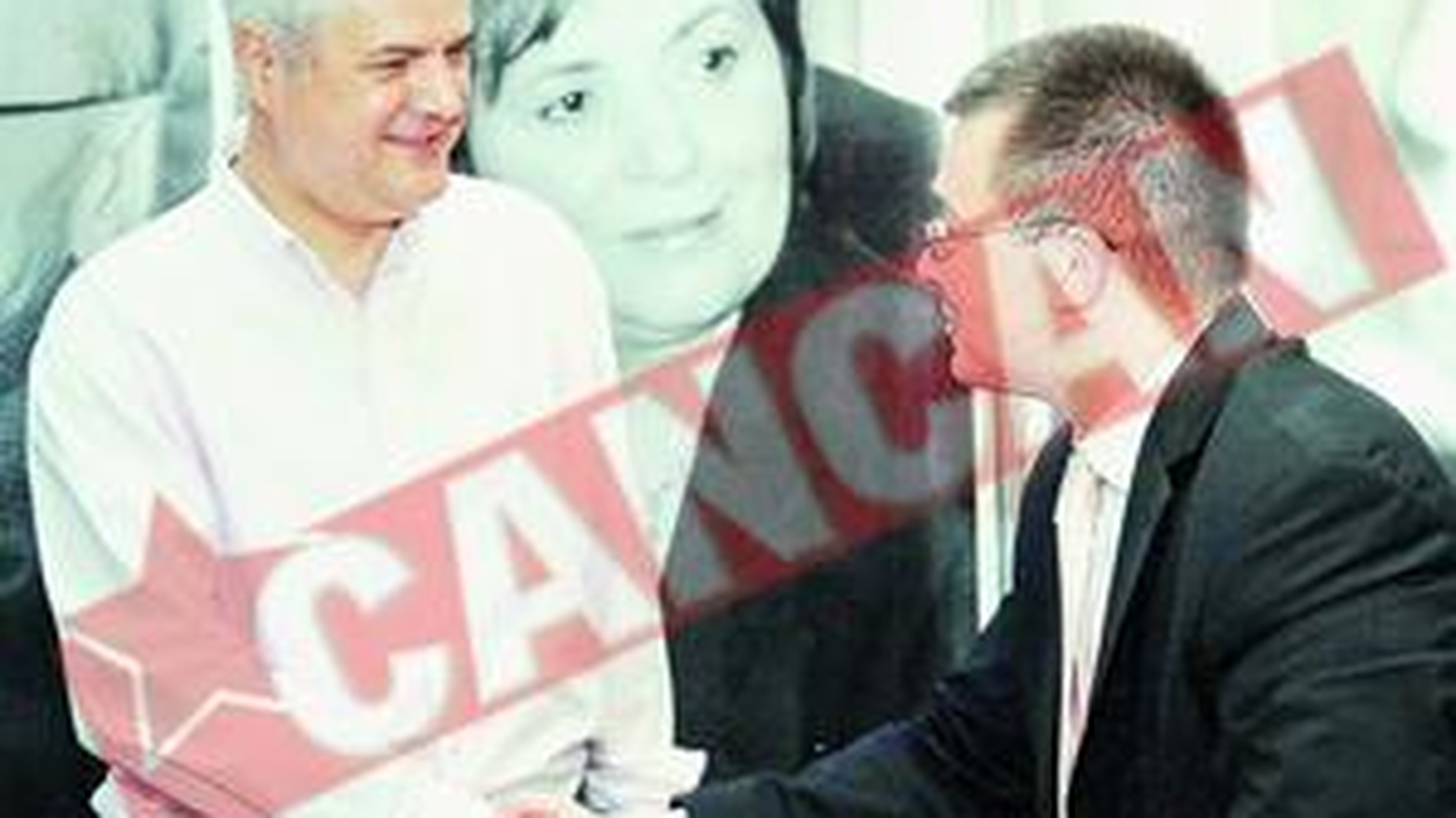 Adrian Nastase a stat la coada pentru autograful lui Razvan Ungureanu