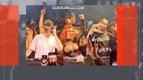 Așa ceva n-ai mai văzut! Mama Gaia a fost vedeta super partyului de la Romexpo! Topless lângă celebrul DJ Adam Port: milionara i-a înnebunit pe toți