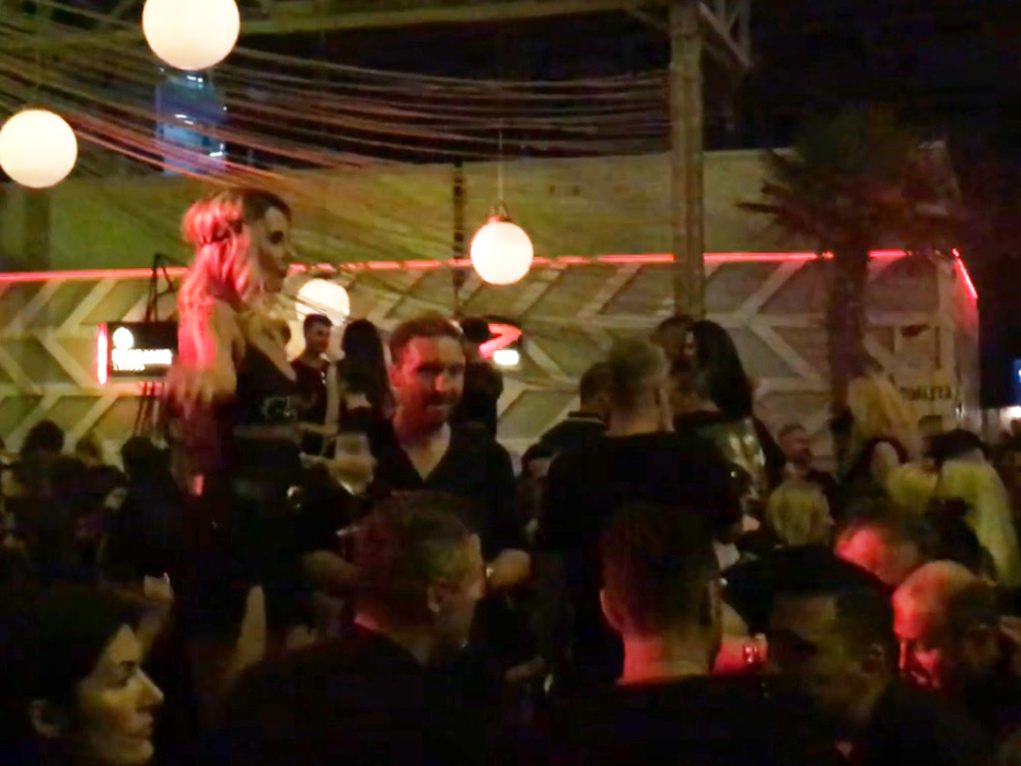 Fosta prezentatoare Tv a dansat pe masă la LOFT Mamaia