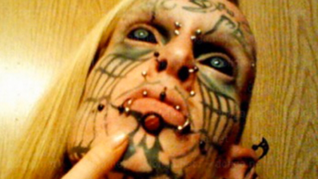 A vrut să arate ca Diavolul si s-a automutilat! Cum arată tânărul care îşi spune "Satana"