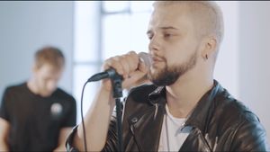 Un fost concurent de la Vocea României e de nerecunoscut şi a lansat un nou proiect muzical