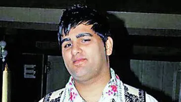 Dragostea pentru Sanziana Buruiana i-a luat mintile unui cantaret de muzica populara: Daca te mariti cu altul, ma spanzur!