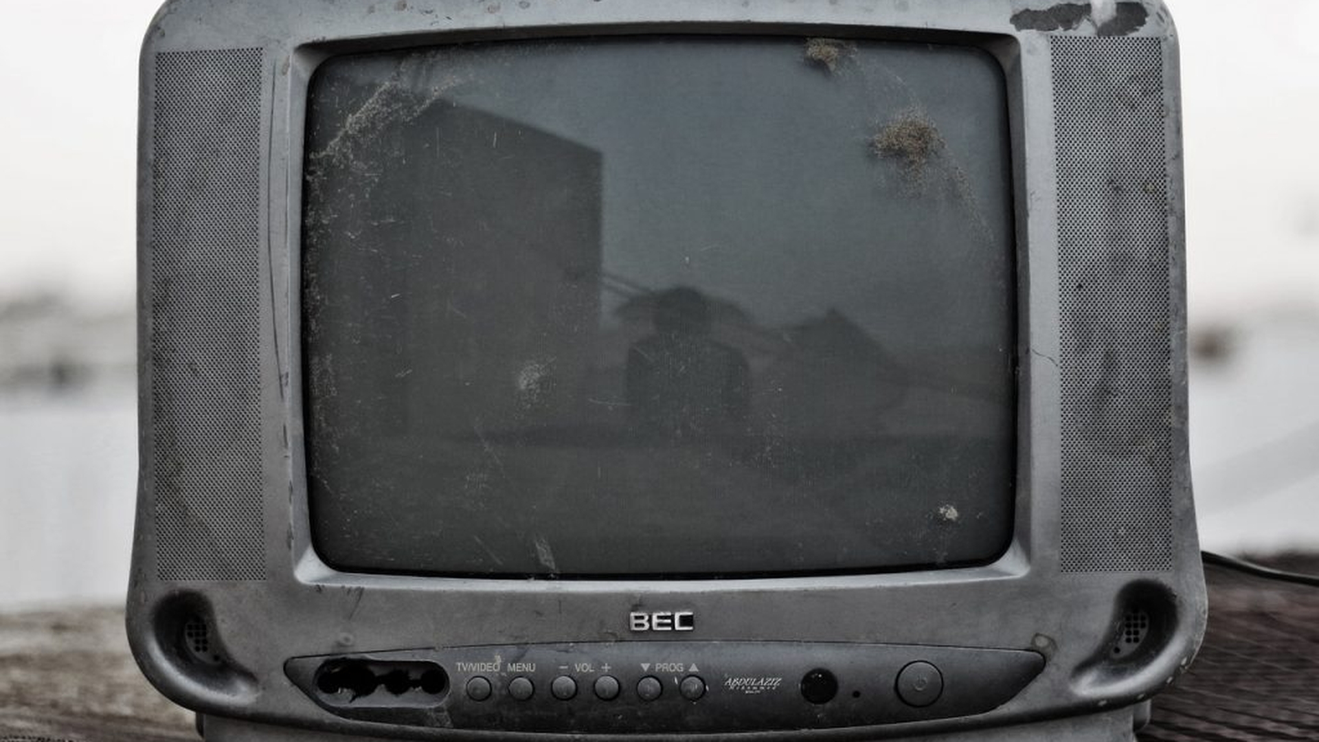 O bătrână din Vaslui a murit intoxicată cu fum de la un televizor defect