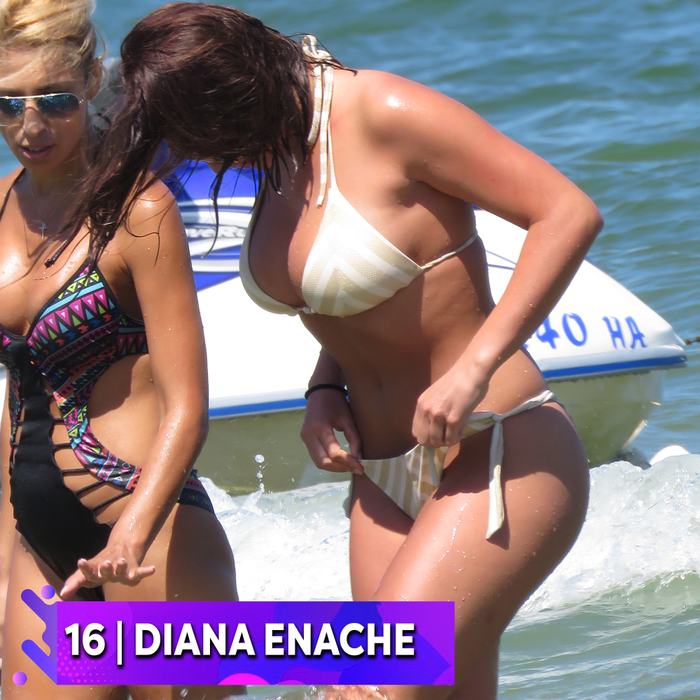 Top 40 cele mai “neastâmpărate” sexy-vedete pe plajă! Nimeni nu se mai “joacă” așa cum o fac ele cu slipul de la costumul de baie