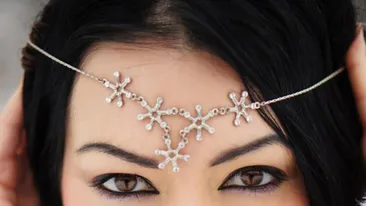 Schimbarea spectaculoasă a unei cântăreţe din România! Îţi poţi da seama despre cine e vorba?