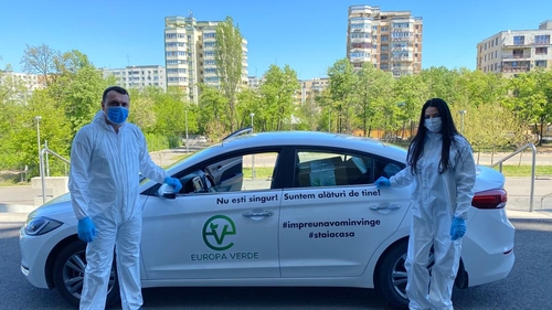 Sute de bătrâni au parte de hrană caldă, zilnic, datorită lor! Asociația Europa Verde vine în sprijinul tuturor celor neajutorați