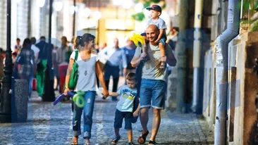 Sunt gelosi sau se tem ca sotiile lor nu sunt prea aratoase? Vezi cum arata consoartele barbatilor care isi tin femeile ascunse!