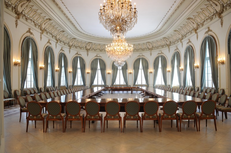 Candelebrele de Baccarat sunt folosite în spațiile largi, exclusiviste