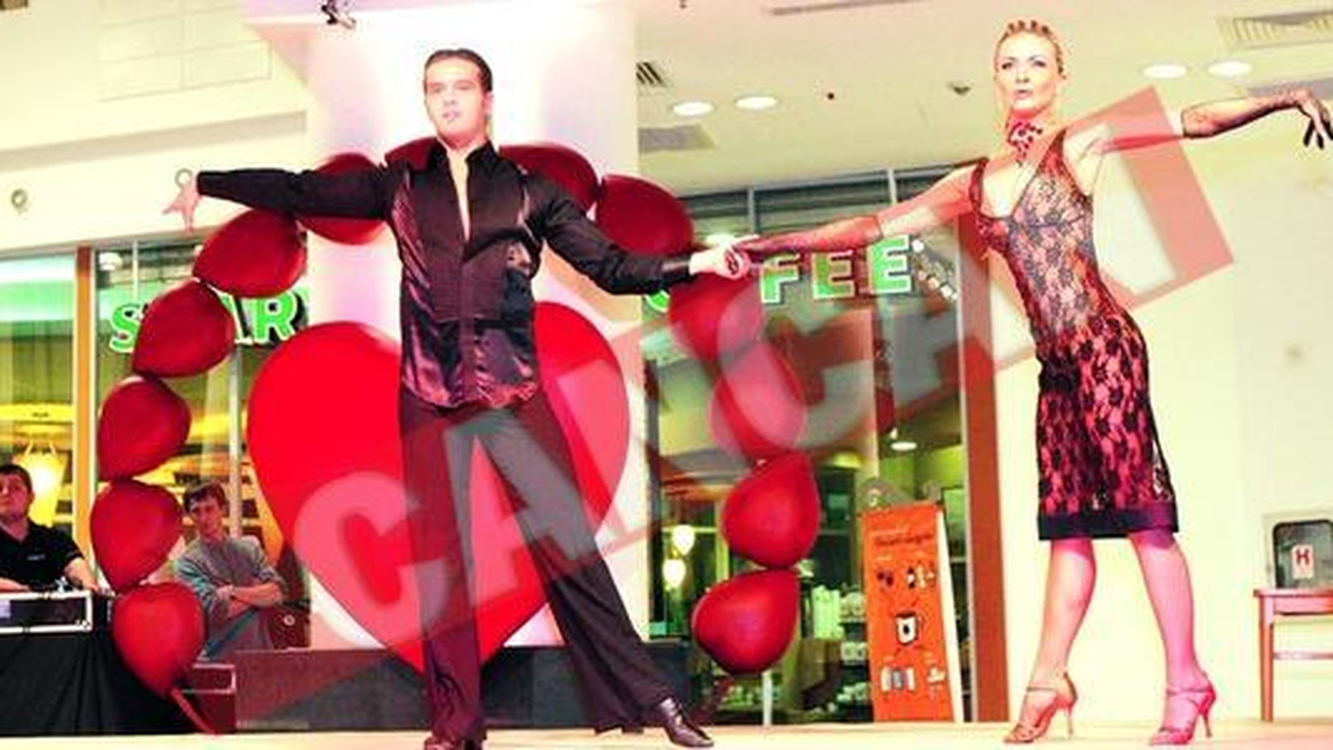 Mihai Petre da lectii de dans miliardarilor