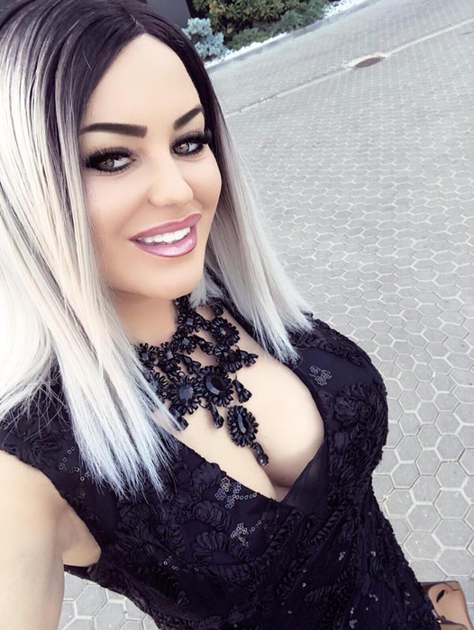 Carmen de la Sălciua și soțul ei, Culiță Sterp, nași de cununie. Ce rochie a ales să îmbrace artista. A atras privirile tuturor