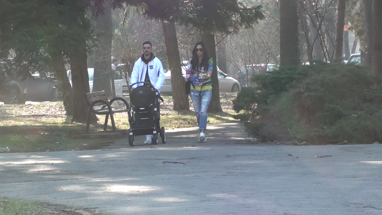 Adrian Stoian, alături de Daniela și de copilul lor