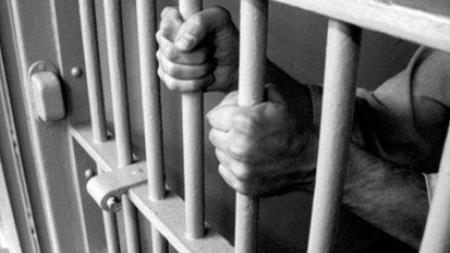 Un sucevean nu mai suportă să trăiască în detenţie şi bolnav! I-a cerut preşedintelui să fie eutanasiat!