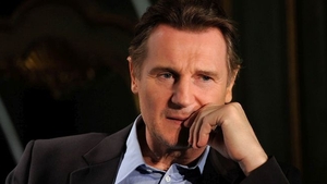 Liam Neeson, suntem cu ochii pe tine! Si vrem sa stim cine e noua ta iubita!