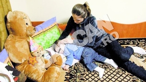 Copilul ars la nastere in incubatorul de la Maternitatea Bucur din Bucuresti, incercat din nou. Izolat in nameti