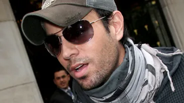 Enrique Iglesias se filmeaza cand face sex!