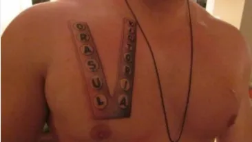 Incredibil! Ce si-a putut TATUA pe piept un american dupa ce a vizitat ROMANIA