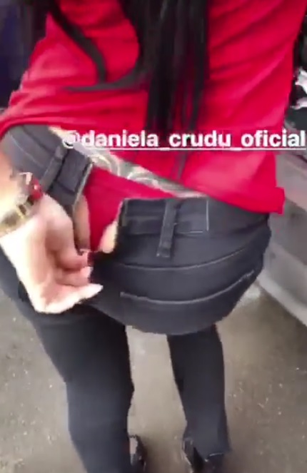 Daniela Crudu s-a dezbrăcat în plină stradă! Vica Blochina a filmat scenele, iar imaginile cu vedeta în lenjerie intimă fac senzație pe Internet